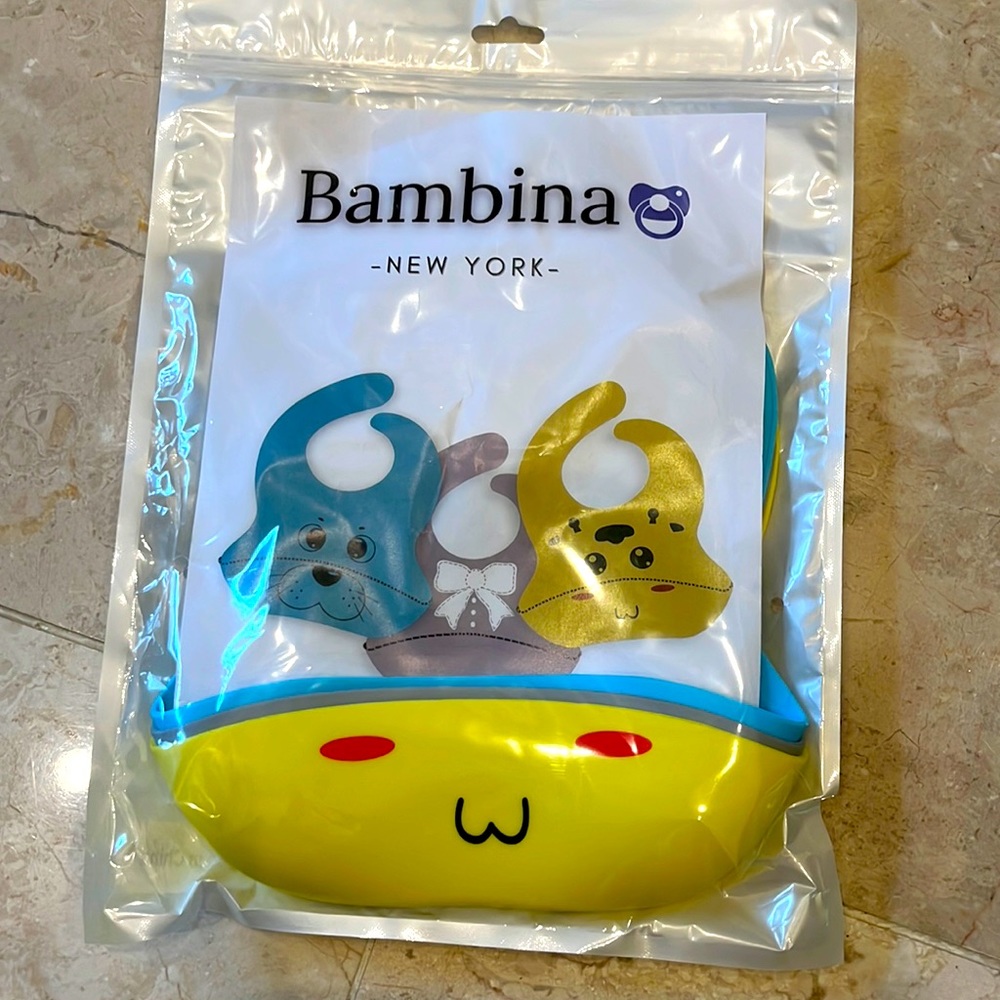 New 3 in a bag baby plastic bibs. One blue one grey one yellow🎉
